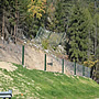 Earthworks wall with rock-containing structures with HEA profiles.